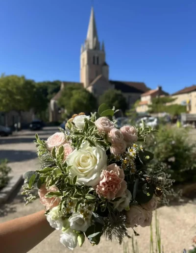 Livraison de bouquet devant l’église, service cérémonie, Poitiers