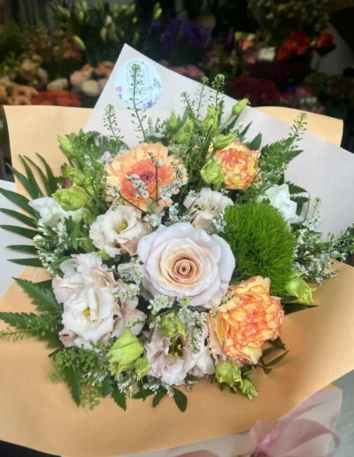 bouquet de fleurs moderne et claire fait par Herborium a poitiers