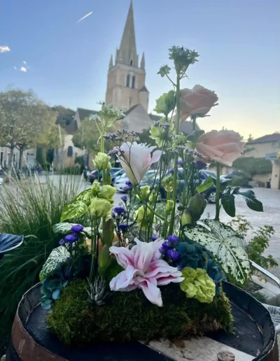 création art floral devant l'eglise de saint benoit 86