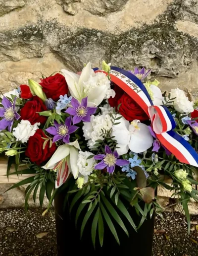 composition florale francaise pour hommage national
