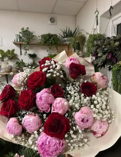 Bouquet romantique classique de roses rouges et roses pour la Saint-Valentin ou déclarations d amour