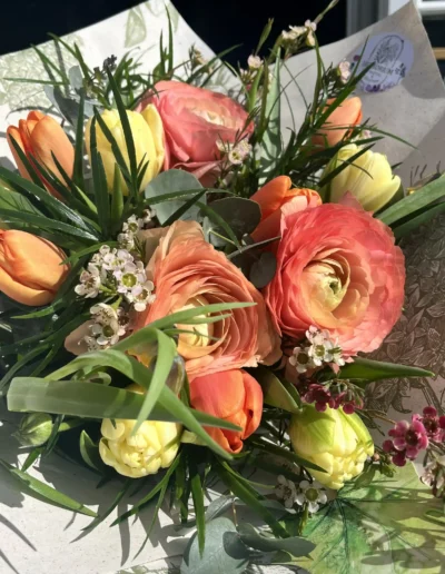 bouquet champetre cree avec des fleurs de saison locale a poitiers